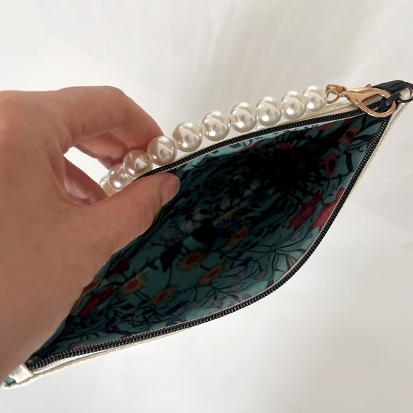 GUCCI Iridescent White pearl Clutch Bag wristlet bag logo - Picture 6 of 6